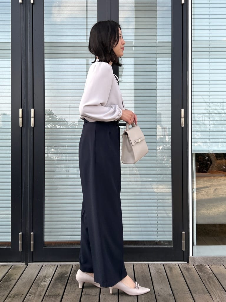 shinoさんの「Couture brooch｜【洗える・ハレの日・通勤】配色 細リボンタイ ブラウス」を使ったコーディネート