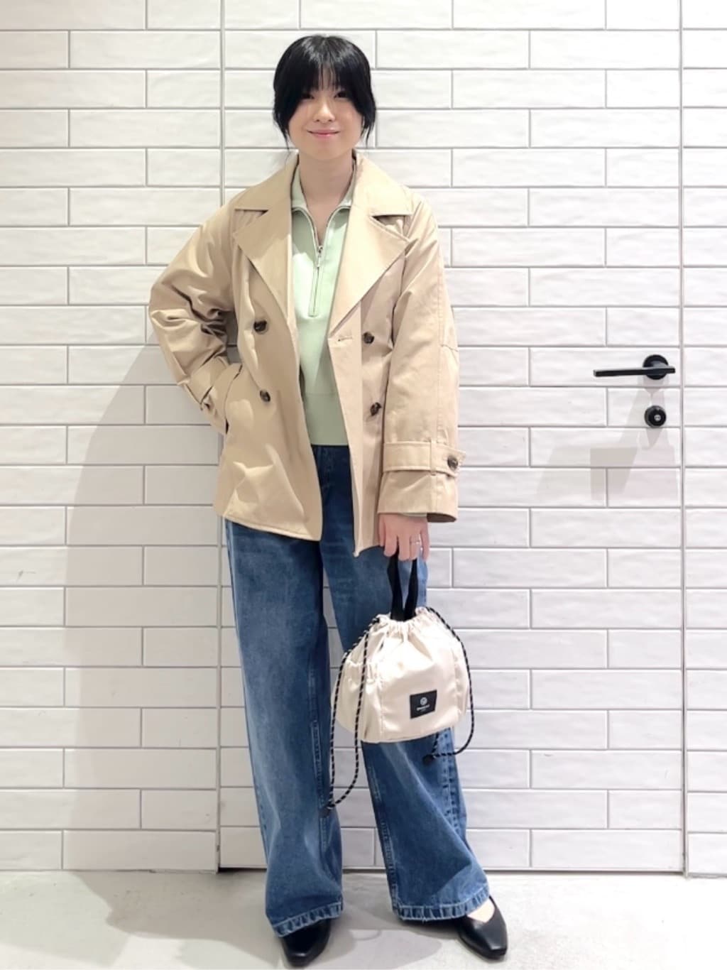しおりさんの「OPAQUE.CLIP｜ミドルトレンチコート【洗濯機OK】」を使ったコーディネート