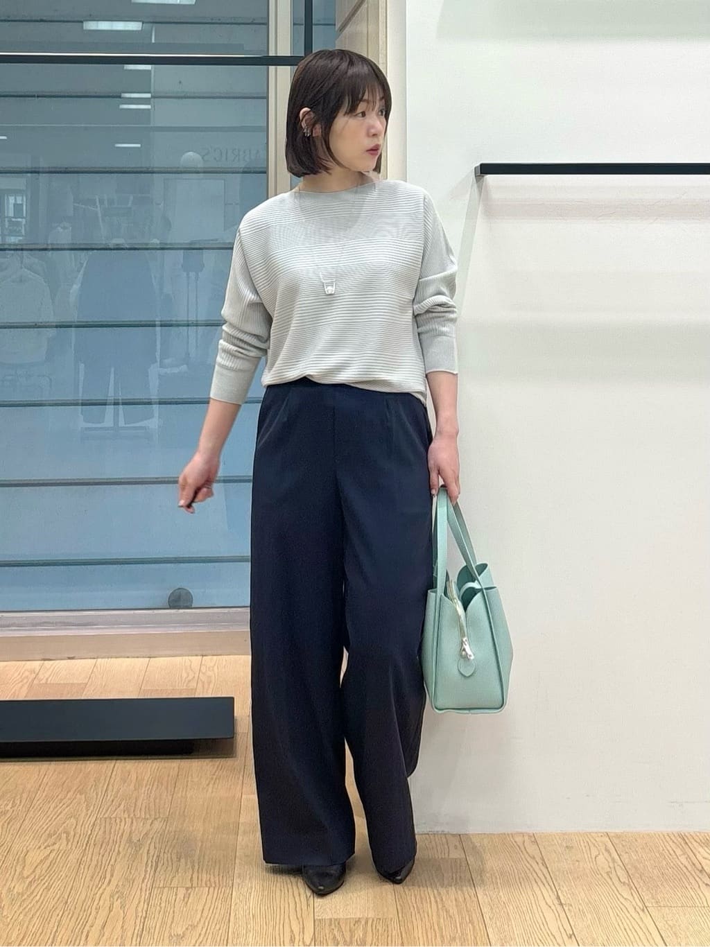 asamiさんの「INDIVI｜【洗える／キレイ色】体型カバー無縫製ニット」を使ったコーディネート