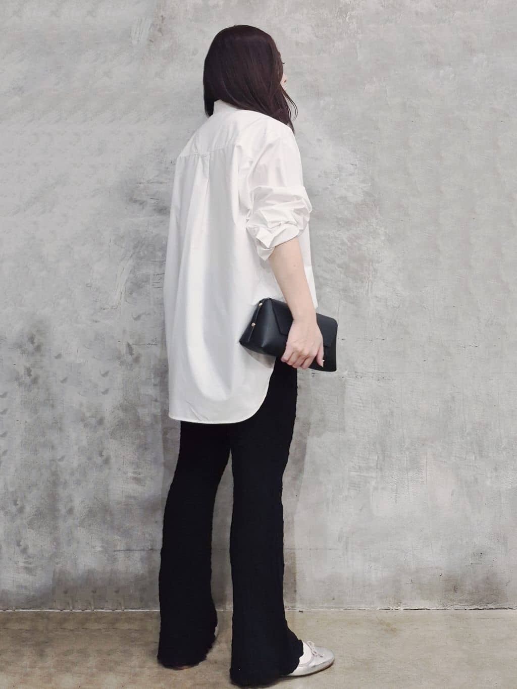 ひさえさんの「THE SHOP TK｜ゆったりシルエットで体型カバー ロングシャツ」を使ったコーディネート