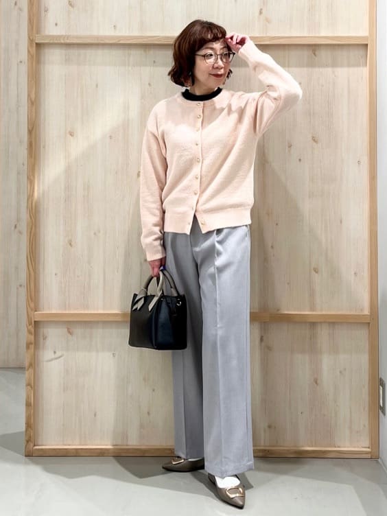 nakoさんの「THE SHOP TK｜ふわふわミニシャギー クルーネックカーディガン」を使ったコーディネート