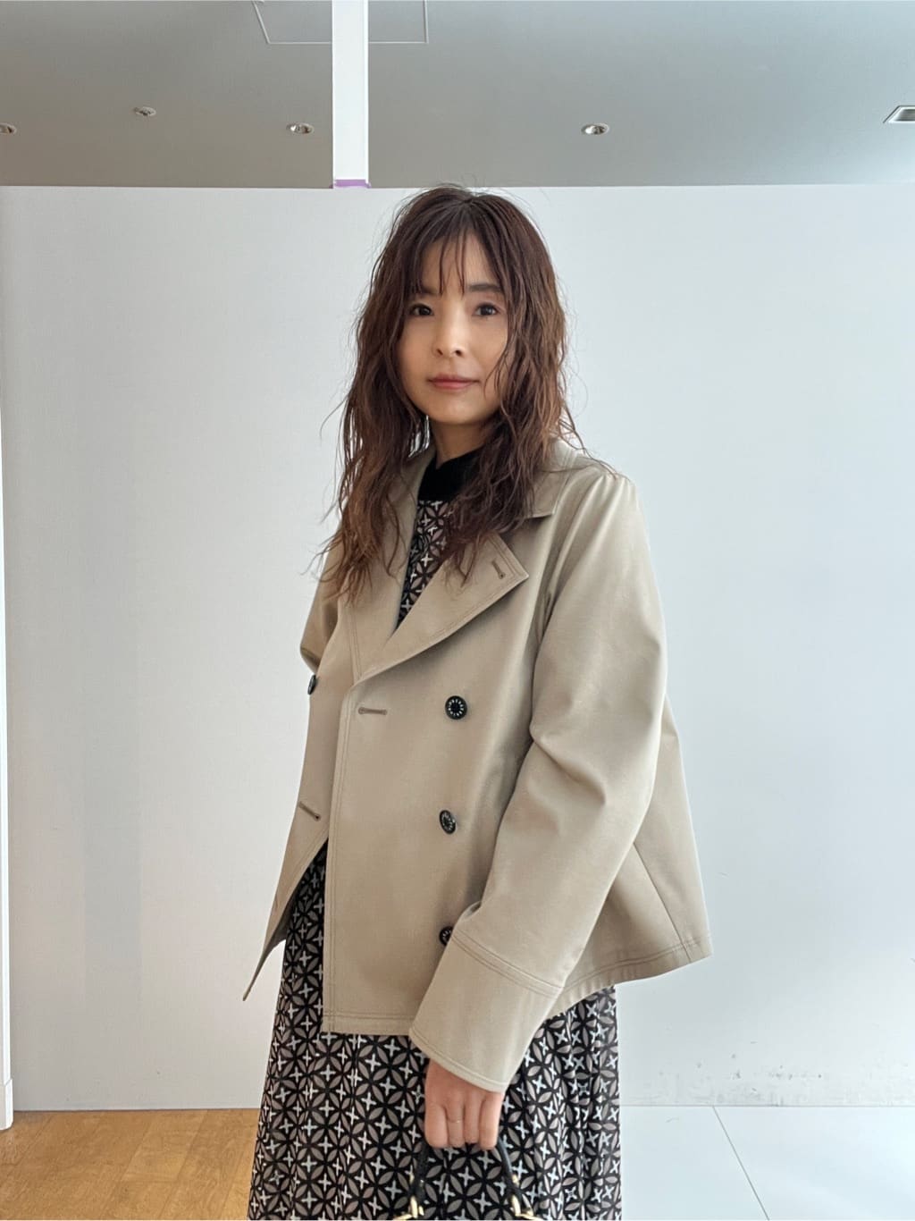 misaさんの「DRESSTERIOR｜【ウォッシャブル/撥水素材】Aラインショートトレンチジャケット」を使ったコーディネート