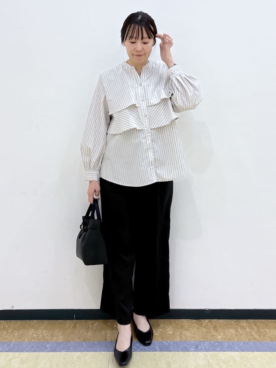 akariさんの「index｜フリルキーネックシャツ【洗濯機OK／イージーアイロン／防シワ】《XS～LL／7col》」を使ったコーディネート