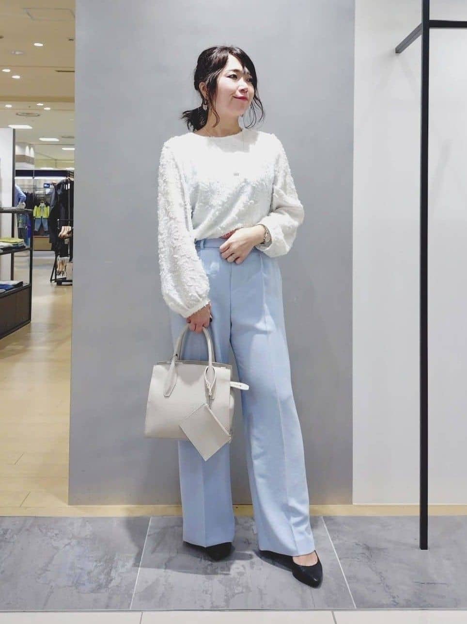 TOMOMIさんの「INDIVI｜【華やか／大人シアー／セレモニー】カットフリンジブラウス」を使ったコーディネート