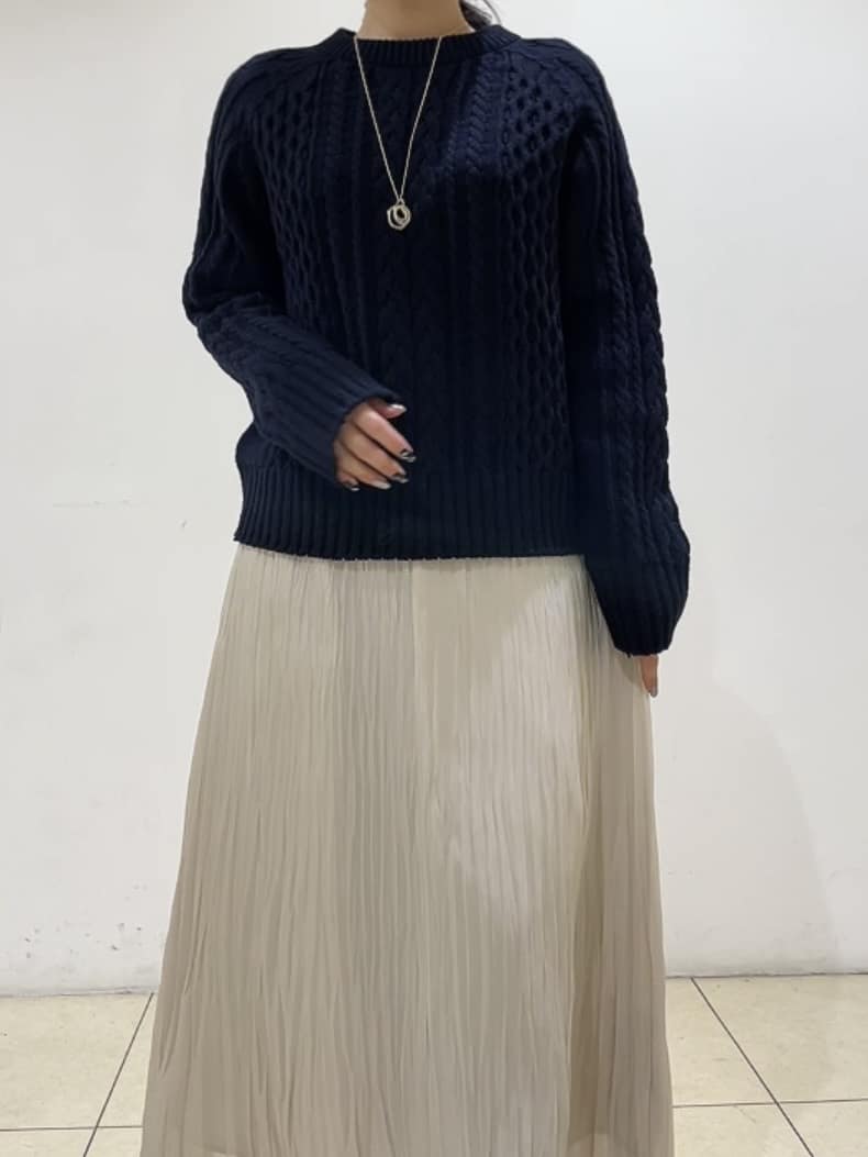 watanabeさんの「UNTITLED｜【洗える】スポンディッシュ ケーブル柄ニット」を使ったコーディネート