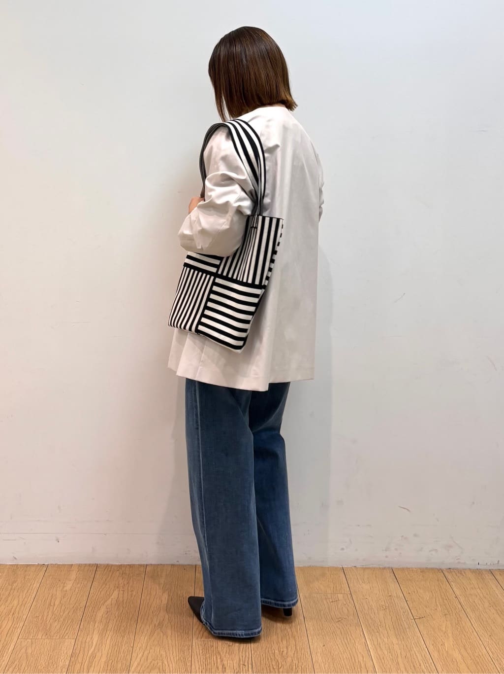 mikkoさんの「INDIVI｜【撥水/軽量】ミドル丈 ミニマルトレンチコート」を使ったコーディネート