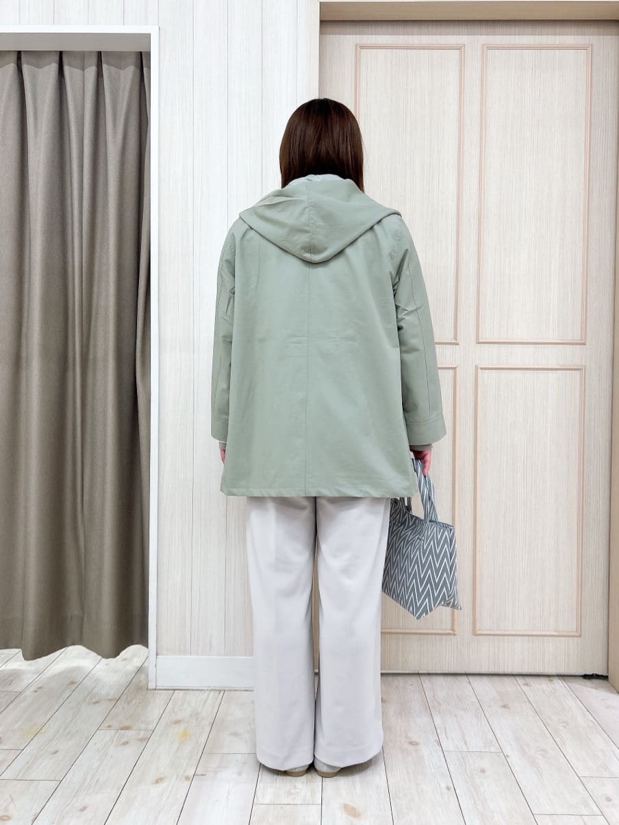 akiさんの「SHOO･LA･RUE｜【防花粉/洗濯機可/S-LL】ゆったり着られる 大人のテントフーディージャケット」を使ったコーディネート