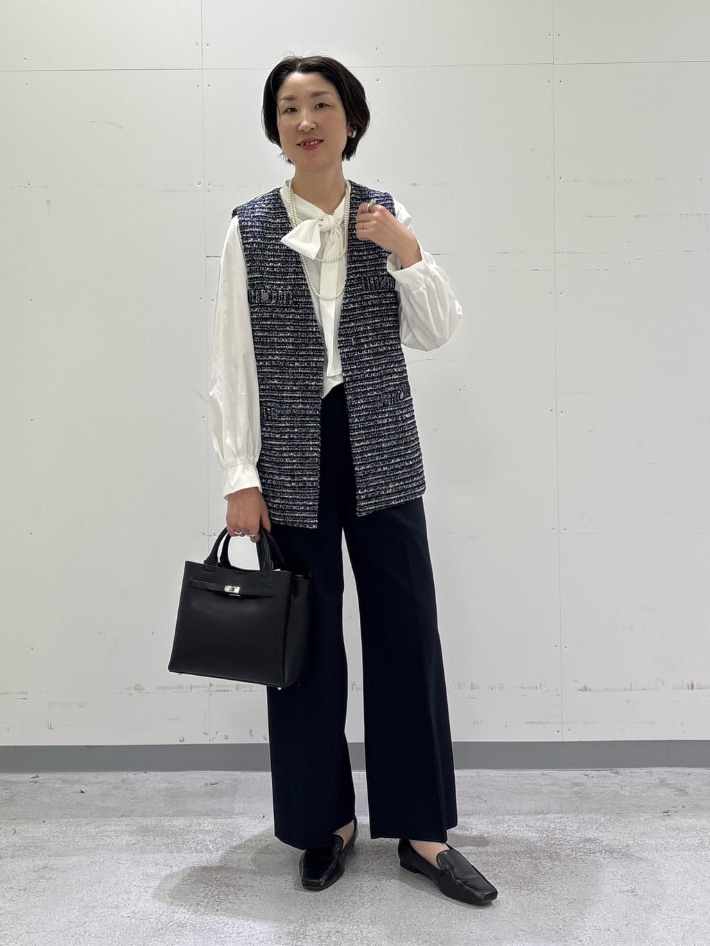 yuriさんの「INDIVI｜【2点セット／洗える】ツイードジレ＆ボウタイブラウス」を使ったコーディネート