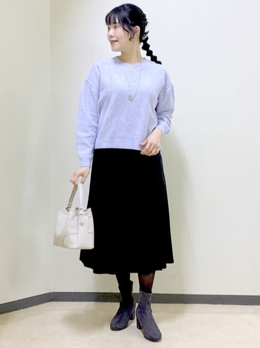  beni_gingerさんの「Reflect｜【選べる5色／ゆったりシルエット】Vネックスパンコールニット」を使ったコーディネート