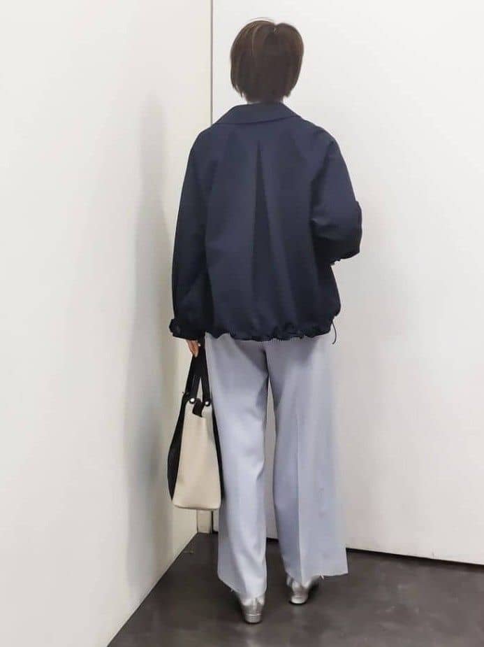 やまちゃんさんの「grove｜【貴島明日香さん着用】【撥水／シルエット2WAY】軽やかミドルトレンチコート」を使ったコーディネート