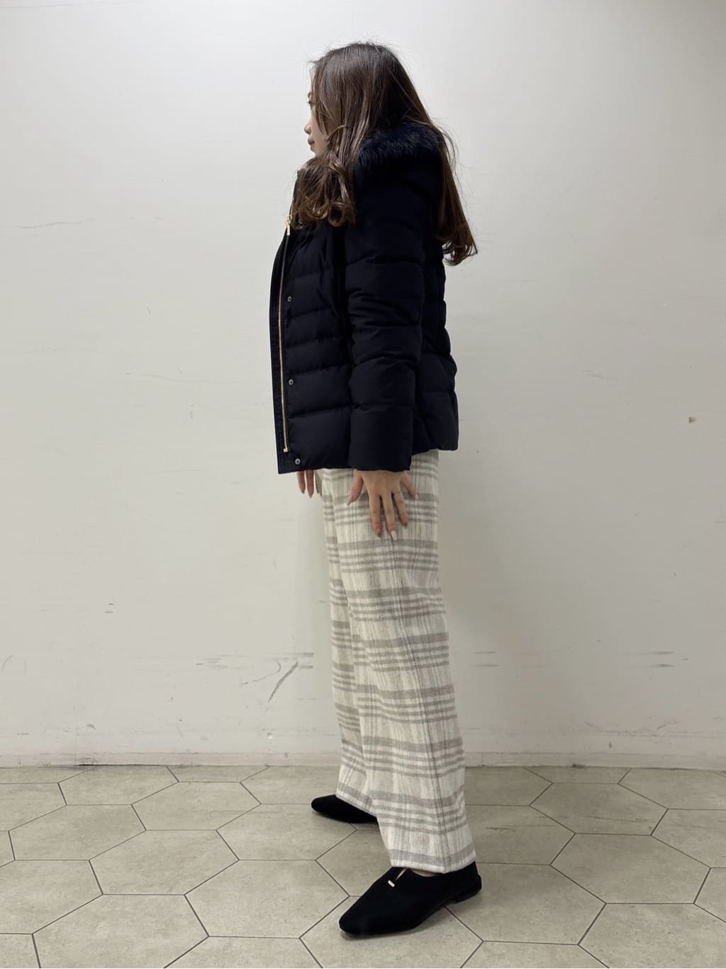 kahoさんの「INDIVI｜【名品／撥水／抗菌防臭】ショート丈リサイクルダウンコート」を使ったコーディネート