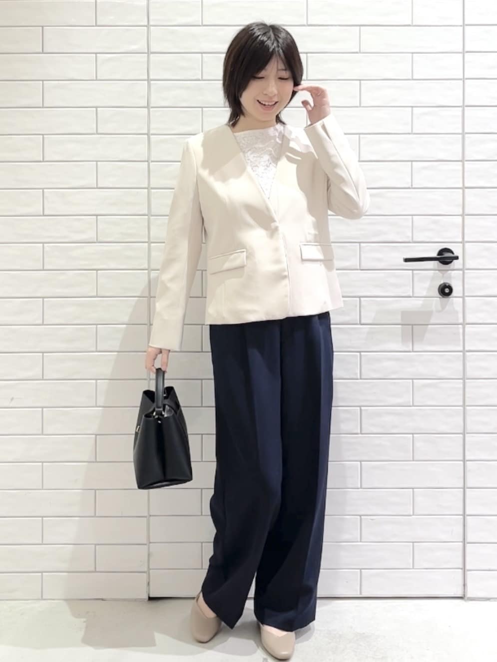 しおりさんの「OPAQUE.CLIP｜《通勤／セットアップ対応》 パイピングVネックジャケット【洗濯機OK】」を使ったコーディネート