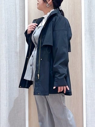 naoさんの「grove｜【撥水／シルエット2WAY】羽織るだけでサマになる、スタンドネックテントラインコート」を使ったコーディネート