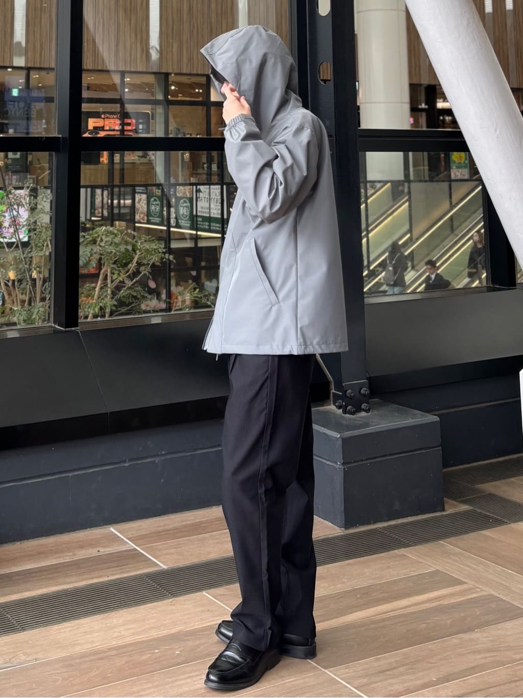 うらしーさんの「THE SHOP TK｜【季節の変わり目に最適】ナイロンマウンテンパーカ  防風/洗濯機OK」を使ったコーディネート