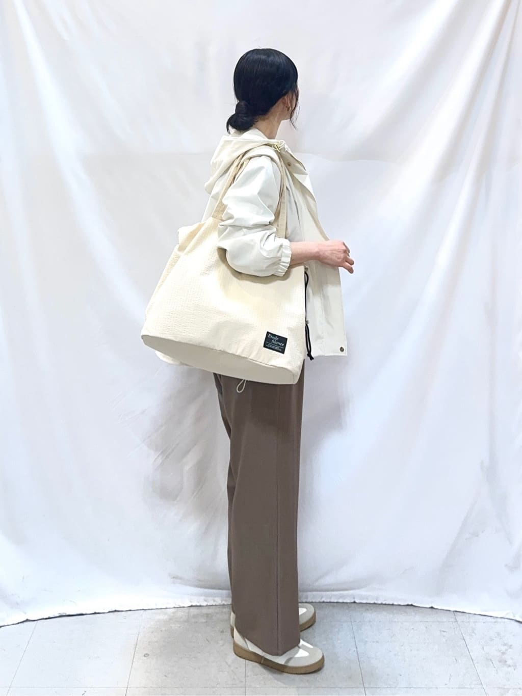 𝐇𝐢𝐫𝐨𝐦𝐢さんの「SHOO･LA･RUE｜【洗濯機可】1枚でサマ見え ラメニットソー レイヤード風トップス」を使ったコーディネート