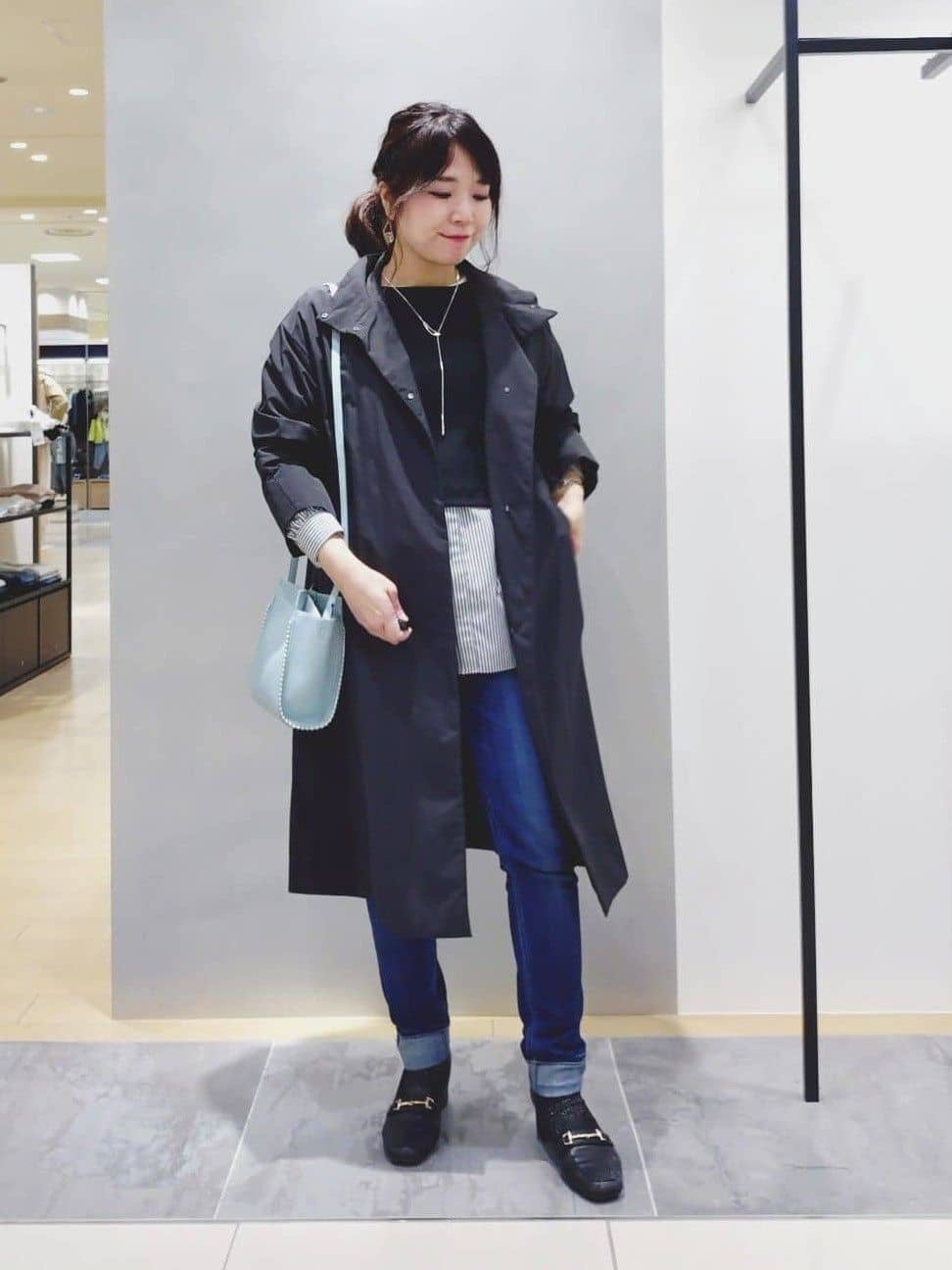 TOMOMIさんの「INDIVI｜【通年活躍！褒められデニム】スキニー デニムパンツ」を使ったコーディネート