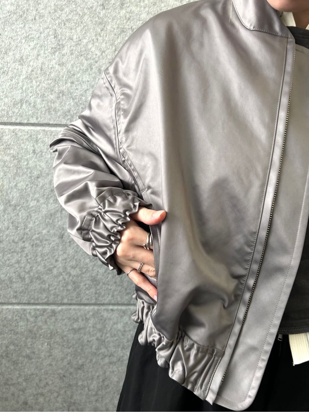 honoka Aさんの「CODE A｜satin bomber jacket」を使ったコーディネート