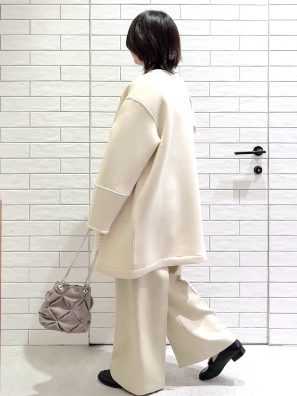 しおりさんの「OPAQUE.CLIP｜リバーシブル配色ノーカラーコート【洗濯機OK】」を使ったコーディネート