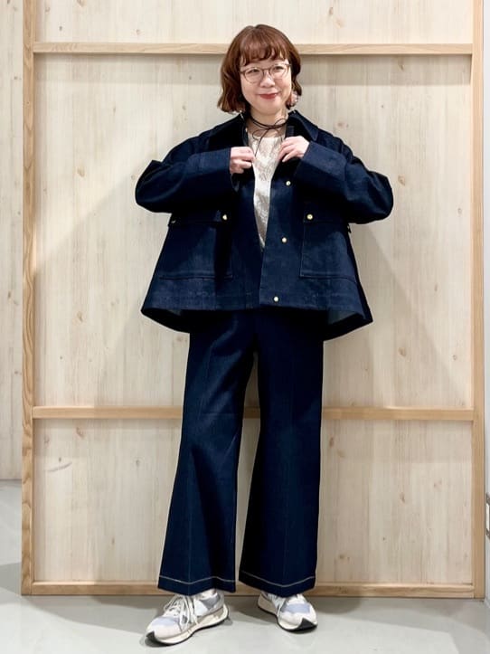 nakoさんの「THE SHOP TK｜大人かっこいい 軽やかデニム＆チノブルゾン」を使ったコーディネート