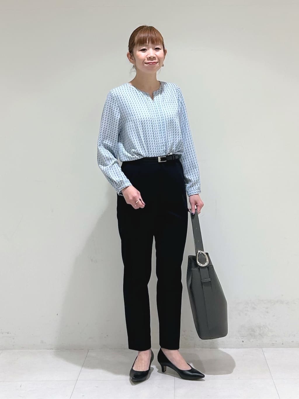 tsuyuさんの「INDIVI｜【洗える／透けにくい】ジオメ柄プリントブラウス」を使ったコーディネート