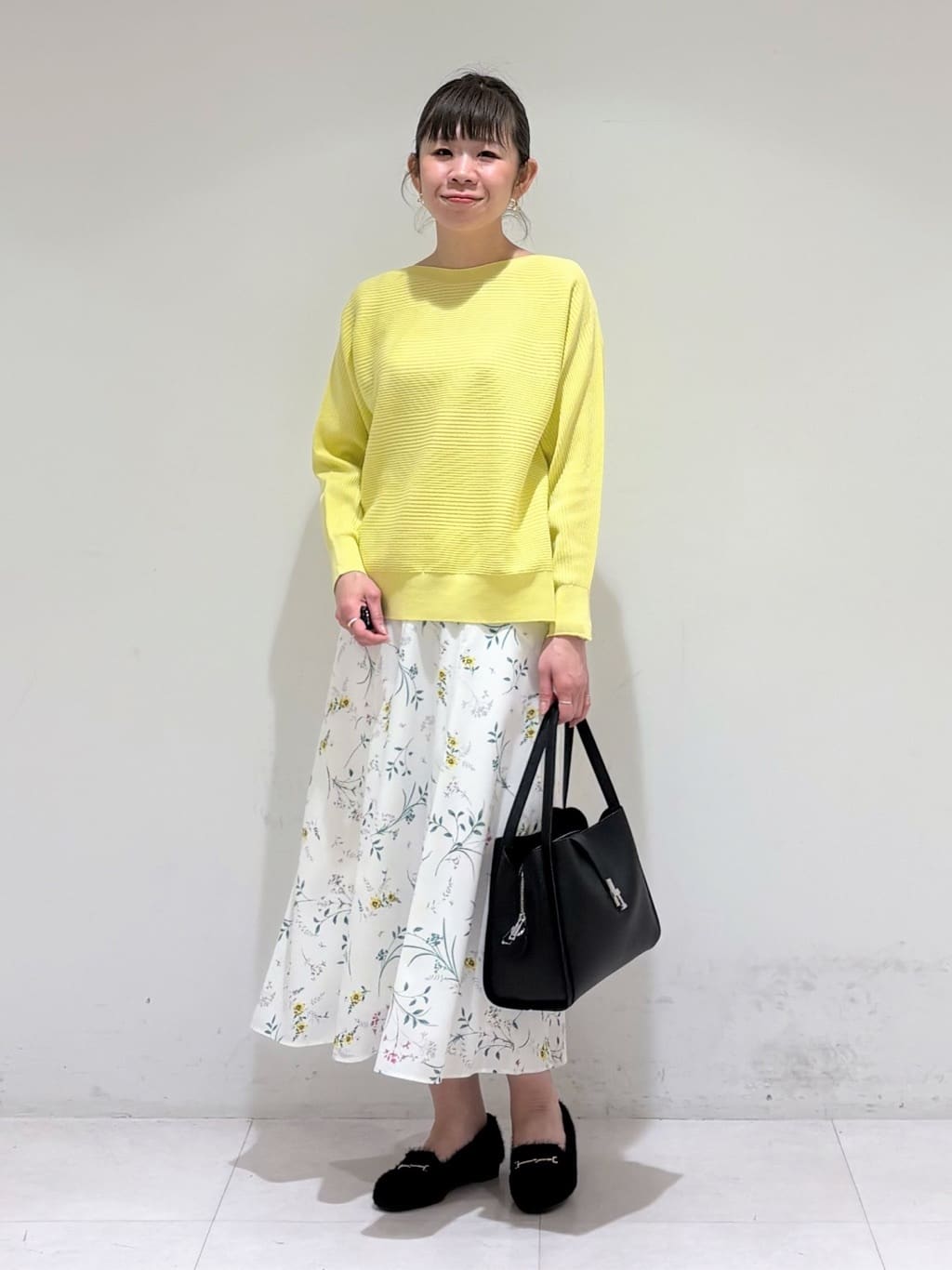 tsuyuさんの「INDIVI｜【合皮／ミドルサイズ】春カラーフォルムバッグ」を使ったコーディネート