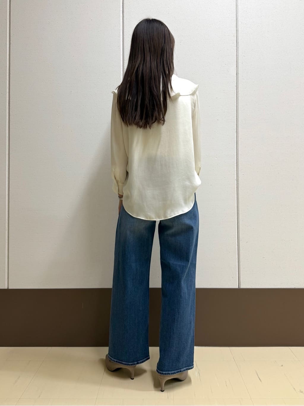 mamiさんの「INDIVI｜【洗える】ラッフルサテンブラウス」を使ったコーディネート