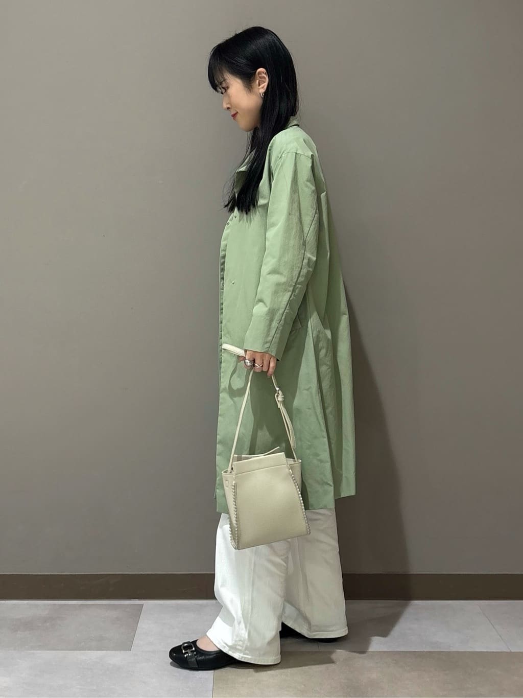 KEIKOさんの「INDIVI｜【撥水／軽量】ミニマル スタンドカラーコート」を使ったコーディネート