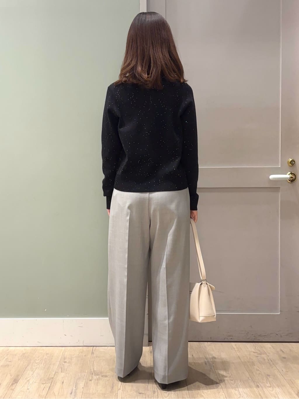 しばみさんの「grove｜大人のための華やぎニットカーディガン」を使ったコーディネート