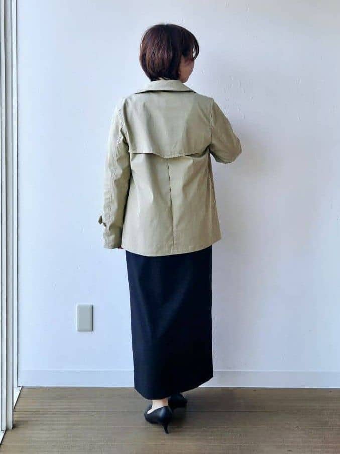 やじまさんの「UNTITLED｜【定番人気/はっ水/洗える】タスランショートトレンチコート」を使ったコーディネート