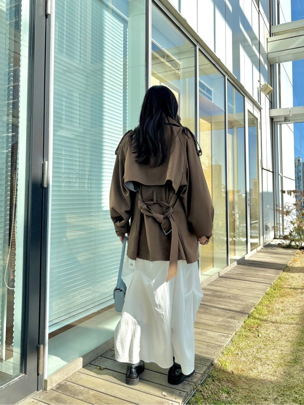 ibukiさんの「INDIVI｜【撥水】ボンディングショートトレンチ」を使ったコーディネート