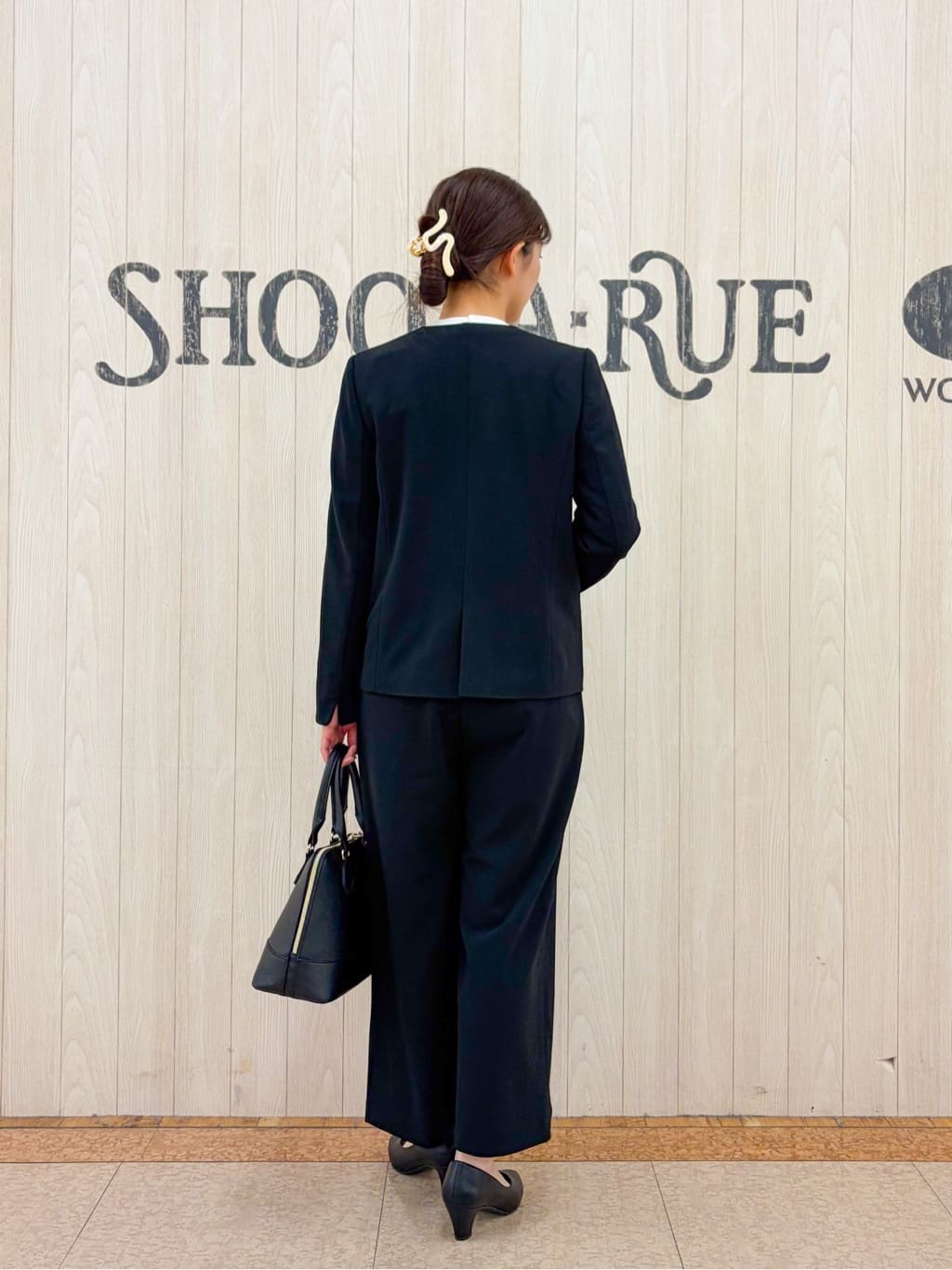 Nakaさんの「SHOO･LA･RUE｜【洗濯機可/セットアップ可/S-3L】きちんと楽に。カットジョーゼットノーカラージャケット」を使ったコーディネート