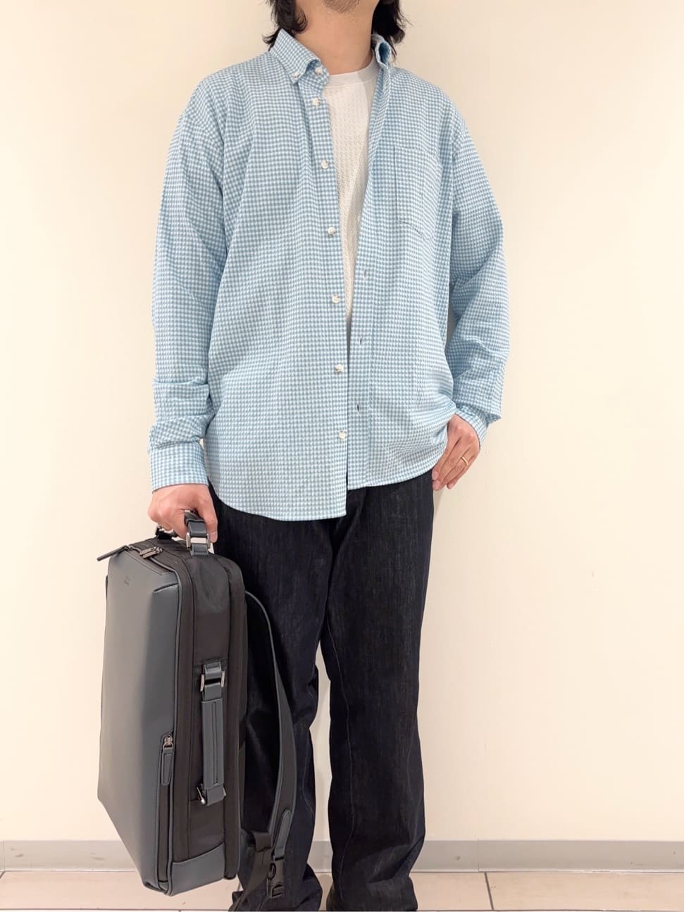 及川さんの「TAKEO KIKUCHI｜【抗菌防臭/シーズンレス】シアサッカーギンガムチェック ストレッチシャツ」を使ったコーディネート