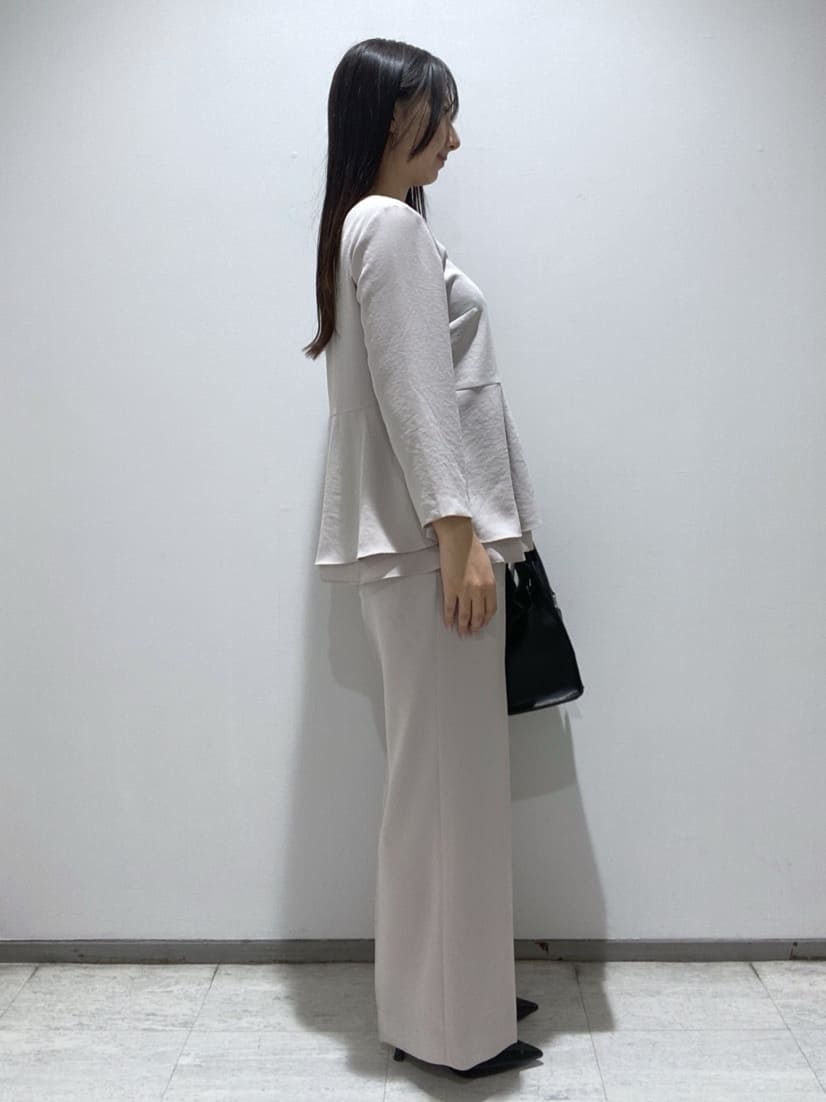 meiさんの「INDIVI｜【洗える／UVケア／SETUP可】着る日傘ペプラムブラウス」を使ったコーディネート