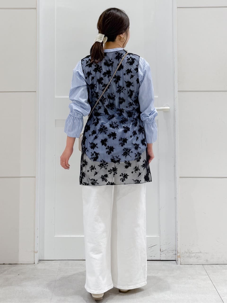 yuka.aさんの「OPAQUE.CLIP｜シアー刺繍チュニックブラウス【洗濯機OK】」を使ったコーディネート