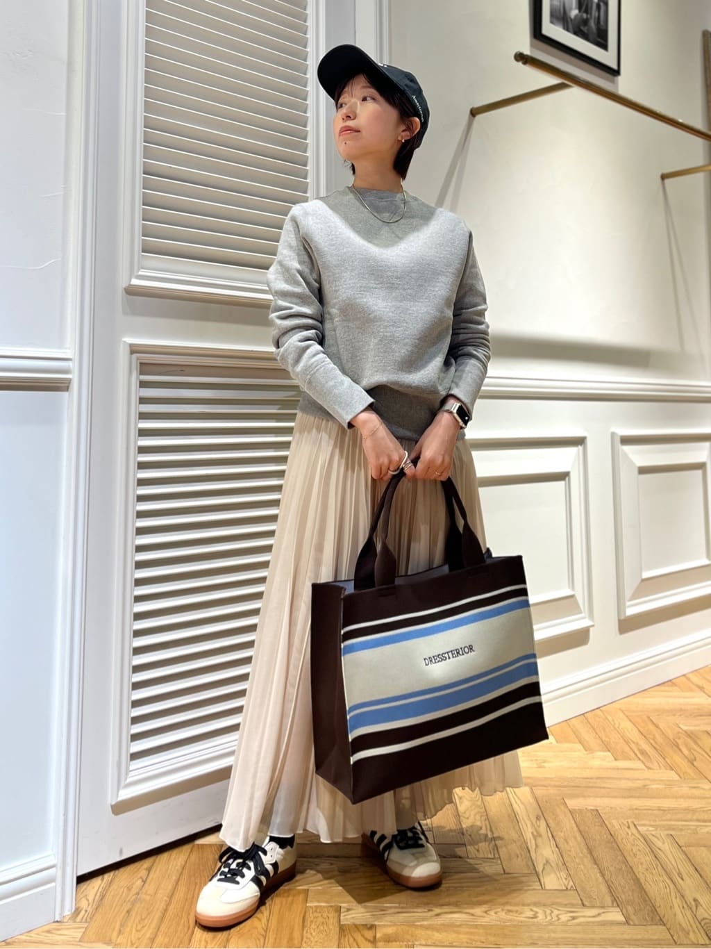つじ まこさんの「DRESSTERIOR｜◆【DRESSTERIOR定番】【WEB限定サイズあり】吊裏毛 プルオーバー」を使ったコーディネート