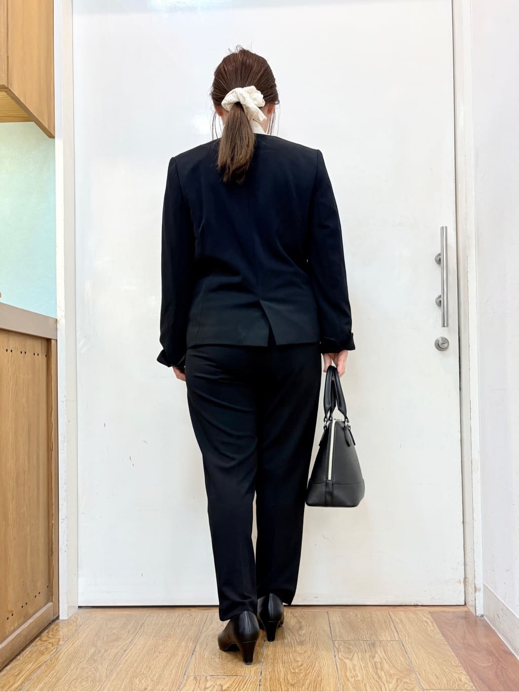 だいわさんの「SHOO･LA･RUE｜【洗濯機可/セットアップ可/S-3L】きちんと楽に。カットジョーゼットノーカラージャケット」を使ったコーディネート