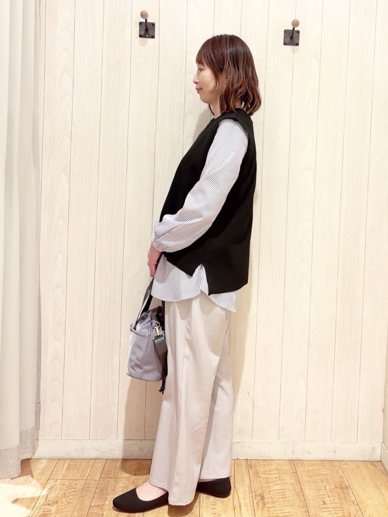あいこさんの「SHOO･LA･RUE｜【洗濯機可/S-LL】フラップポケットがアクセント ヘリンボーンワイドパンツ」を使ったコーディネート