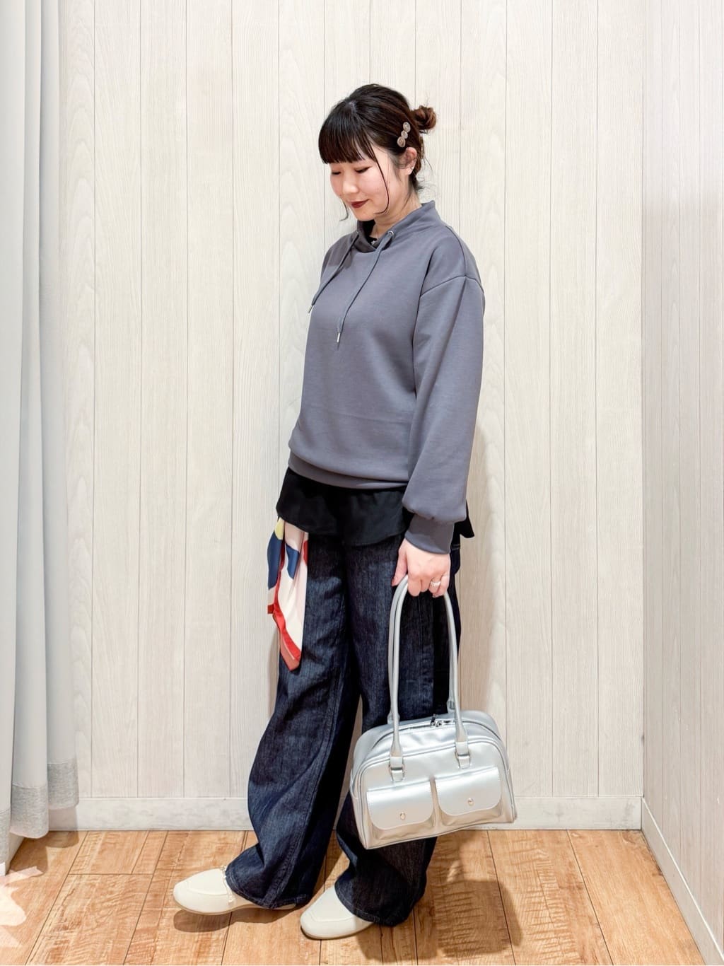 愛さんの「SHOO･LA･RUE｜もちさらなめらかタッチ 大人が楽を叶える、パーカ風トップス」を使ったコーディネート