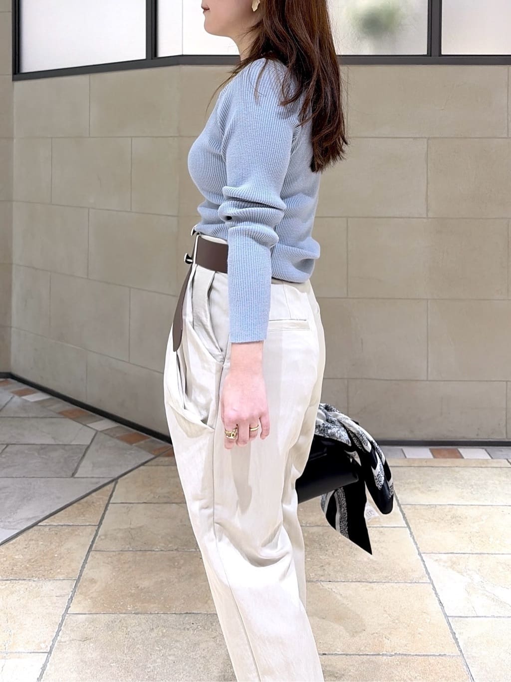 よねさんの「INDIVI｜フォルムポケットジョガーパンツ」を使ったコーディネート