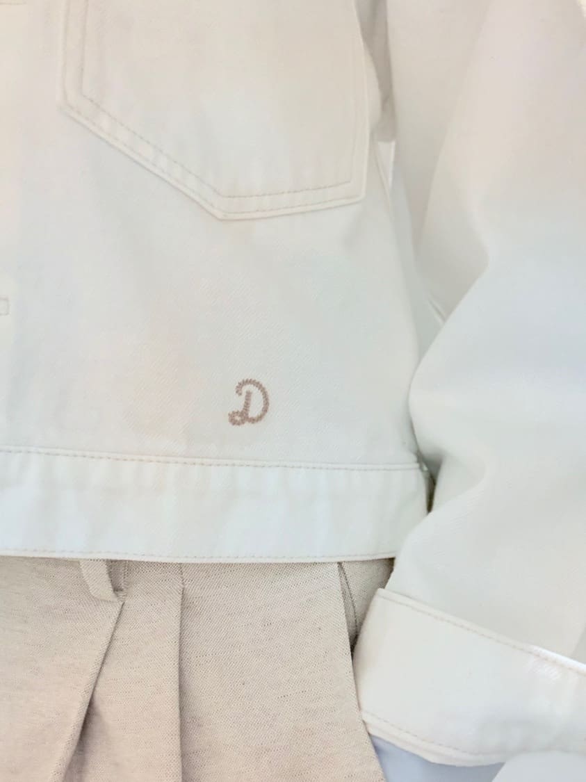 Yamaさんの「DRESSTERIOR｜【ウォッシャブル】バンドカラー ホワイトＧジャン」を使ったコーディネート