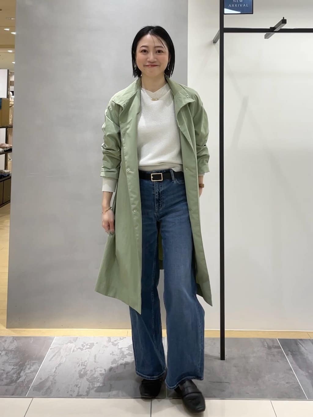 shihoさんの「INDIVI｜【撥水／軽量】ミニマル スタンドカラーコート」を使ったコーディネート