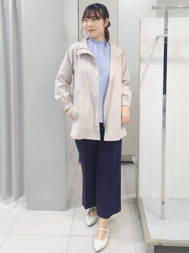 AZUSAさんの「Reflect｜【接触冷感】フリルネックサテンジャカードブラウス」を使ったコーディネート