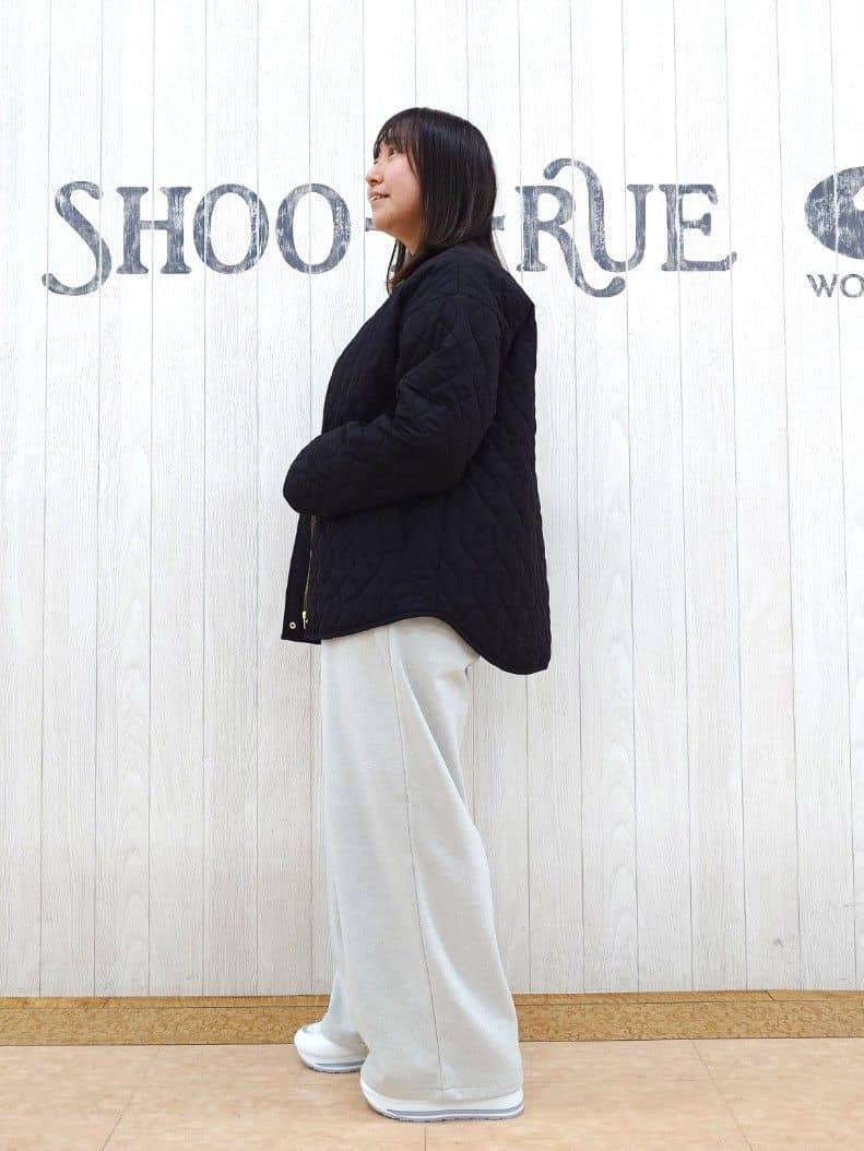 とろろさんの「SHOO･LA･RUE｜【洗濯機可/S-LL】ウエストのタブボタンがポイント　ワイドパンツ」を使ったコーディネート