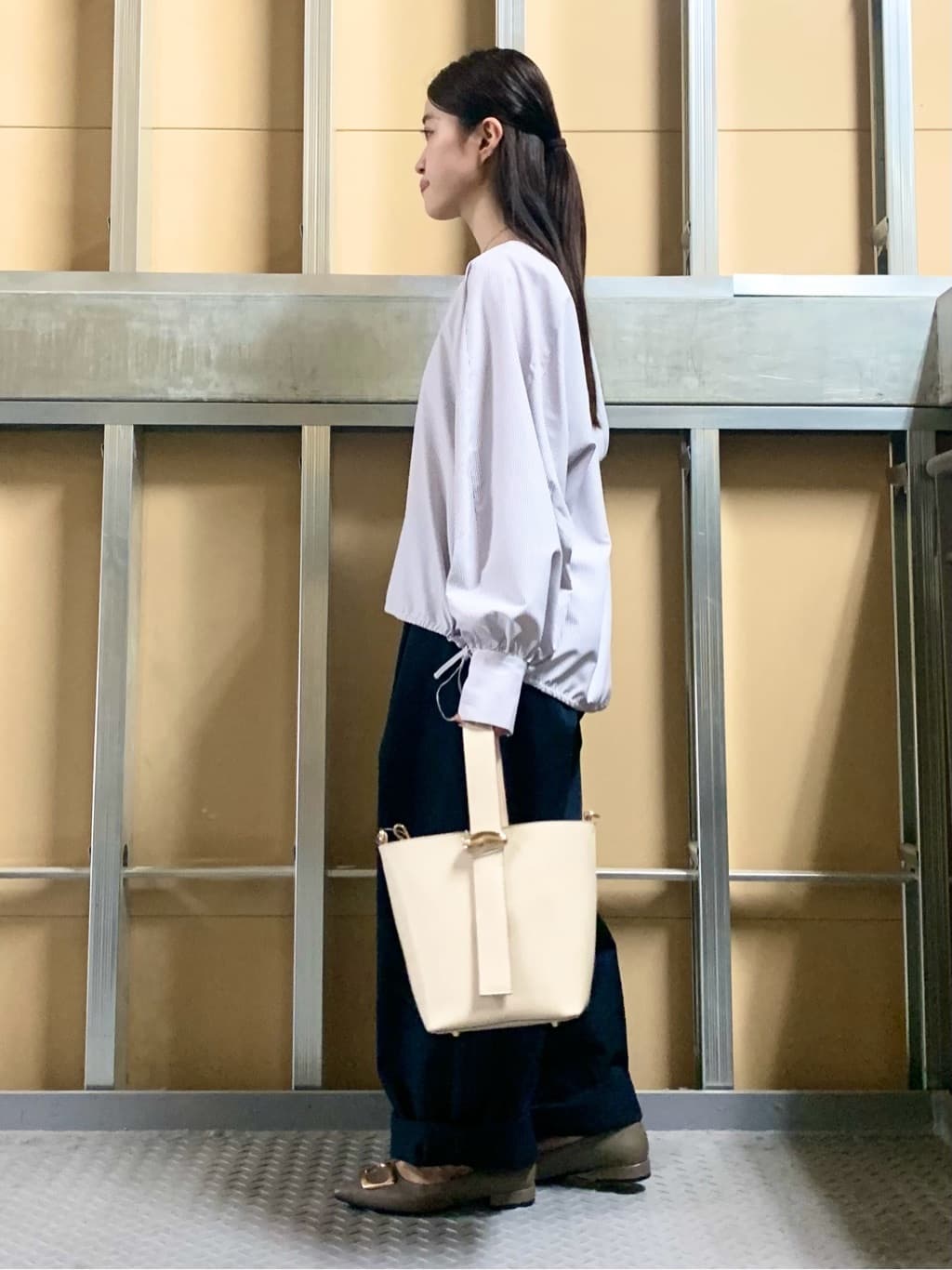 sahoさんの「THE SHOP TK｜キーネックストライプドロストシャツブラウス」を使ったコーディネート