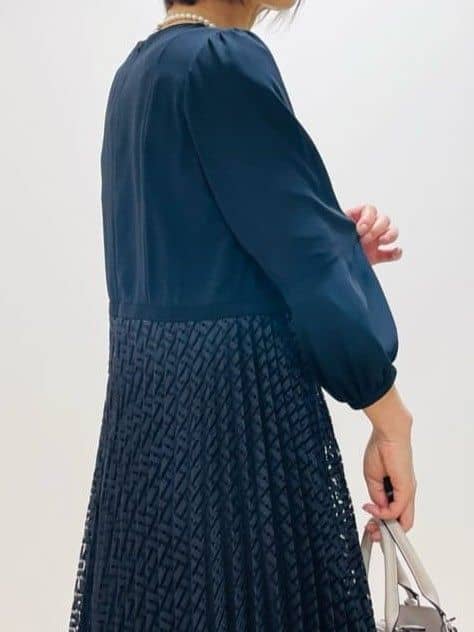 Riiさんの「Reflect｜【SS-4Lサイズ】シフォン&times;幾何柄レースプリーツワンピース」を使ったコーディネート