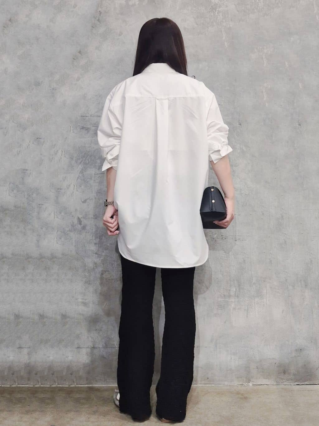 ひさえさんの「THE SHOP TK｜ゆったりシルエットで体型カバー ロングシャツ」を使ったコーディネート