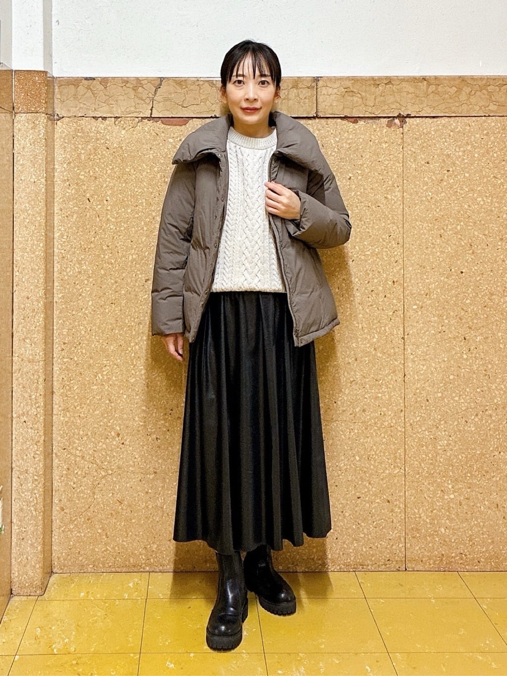 hattoriさんの「INDIVI｜レザー調ギャザースカート」を使ったコーディネート