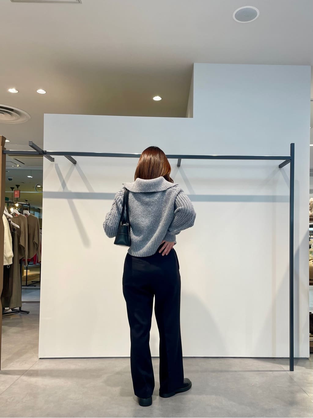 amiさんの「INDIVI｜Timeless｜ストレートフレアパンツ」を使ったコーディネート