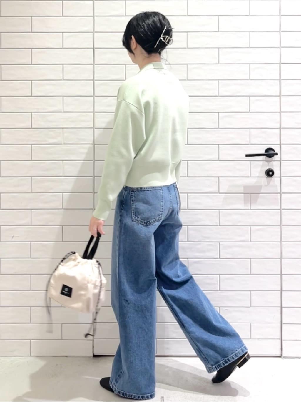 しおりさんの「OPAQUE.CLIP｜ハーフZIP刺繍ロゴニット【洗濯機OK】」を使ったコーディネート