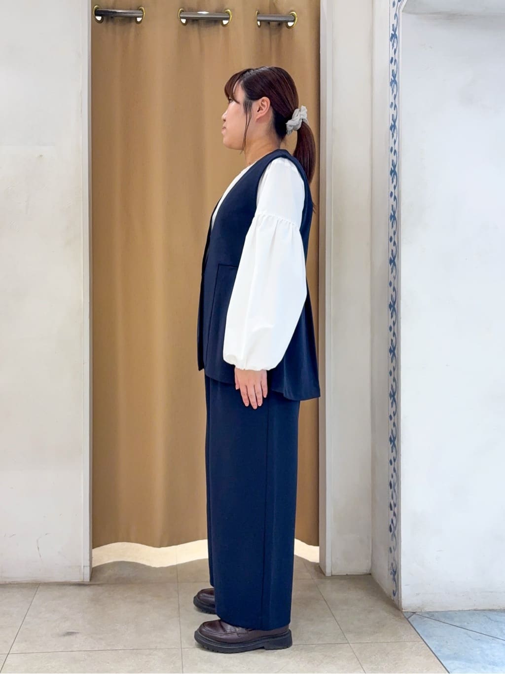 SO(R)Aさんの「SHOO･LA･RUE｜【洗濯機可/S-LL】ふんわりとしたお袖が愛らしい ジレスタイルに合うブラウス」を使ったコーディネート